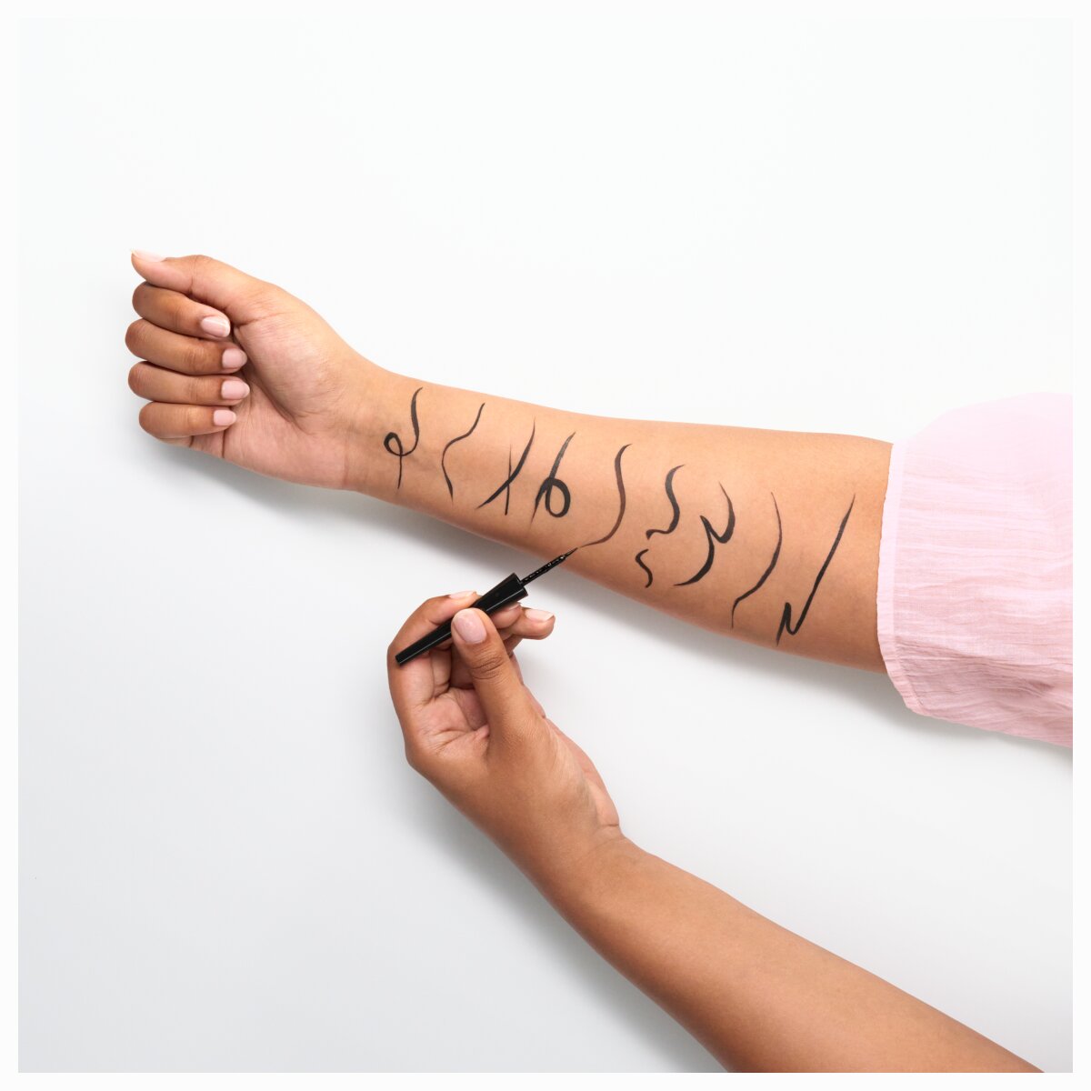 Essence Dip Eyeliner Waterproof 24H