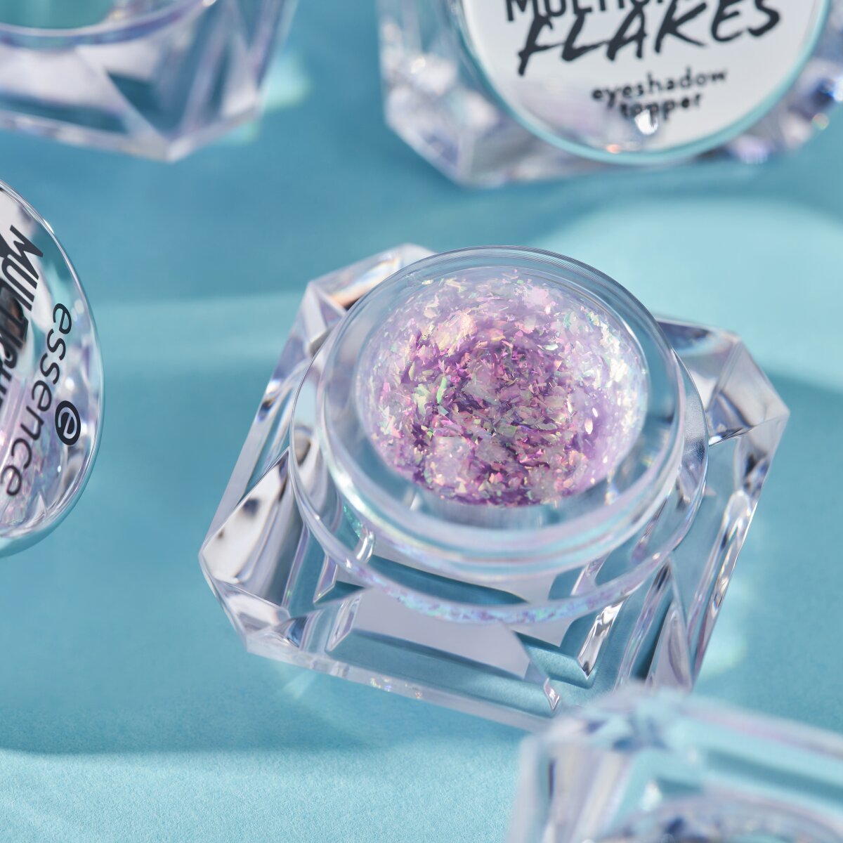 Essence Multichrome Flakes Eyeshadow Topper