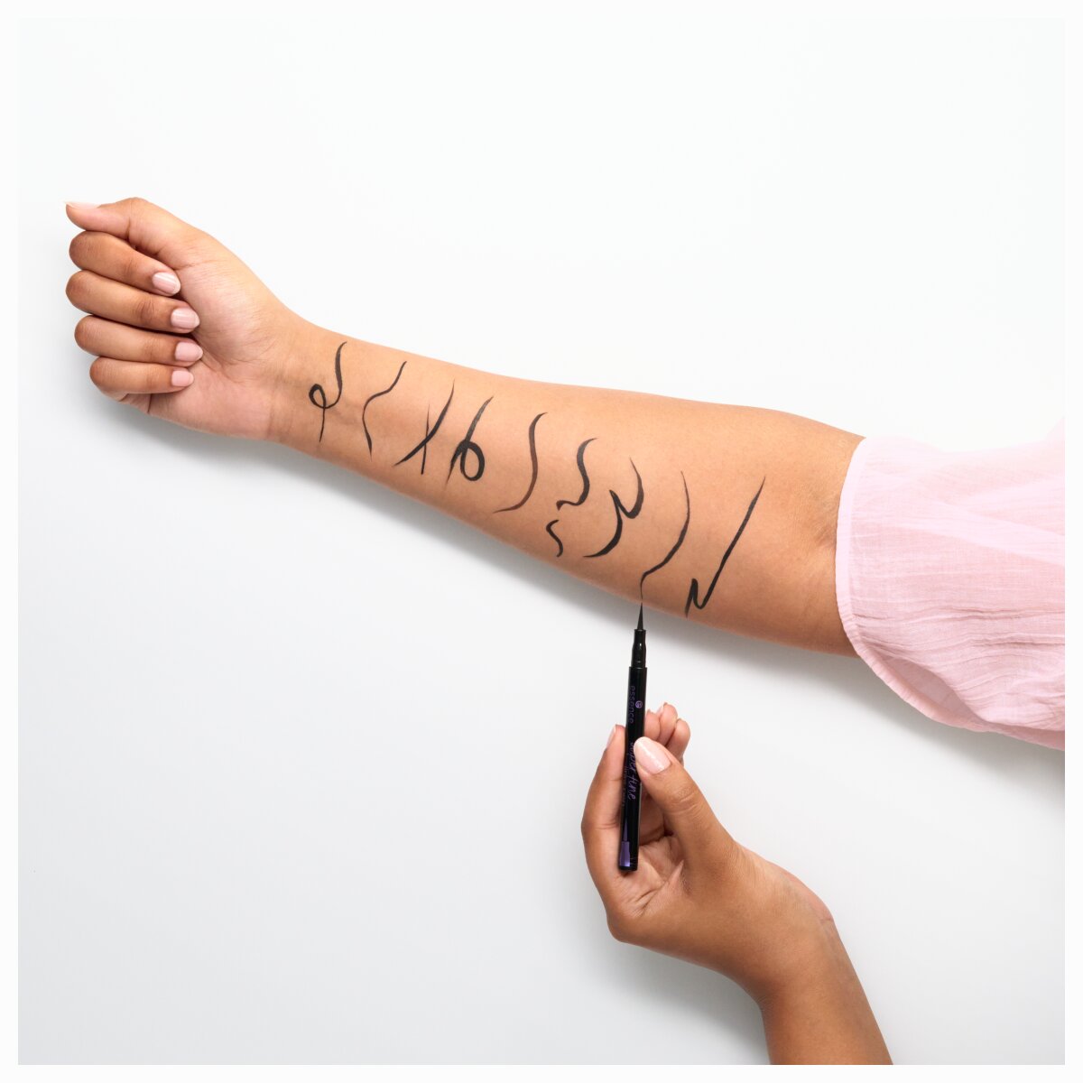 Essence Super Fine Liner Pen 01