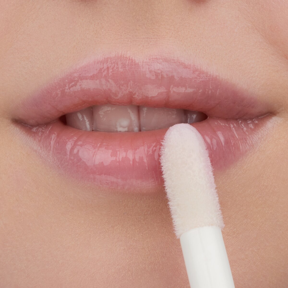 essence Hydra Kiss Lip Oil
