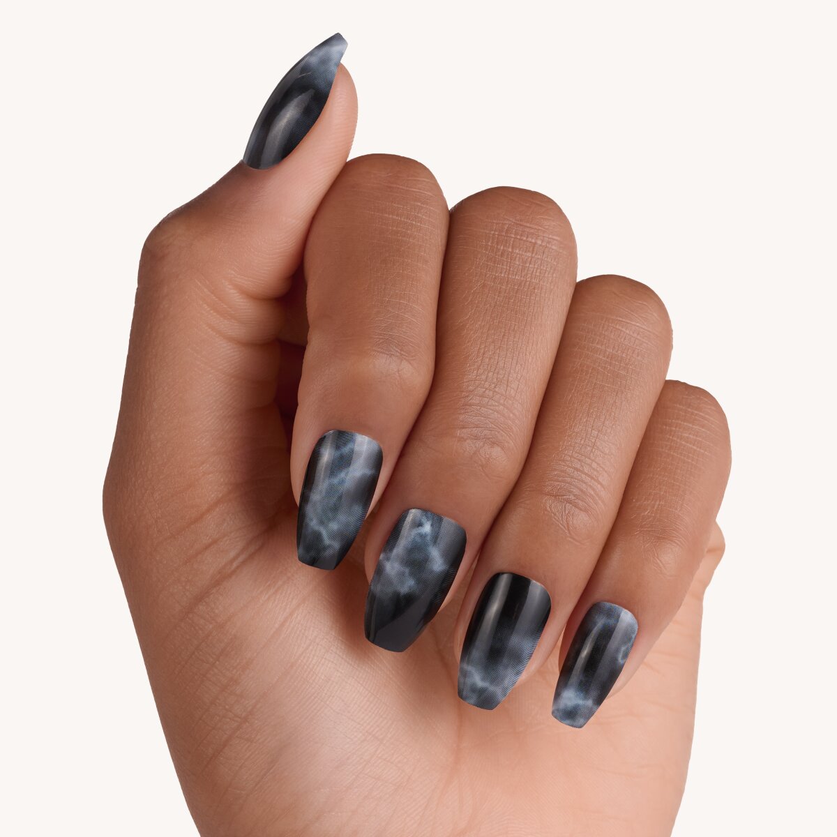 Essence Nails in Style 17