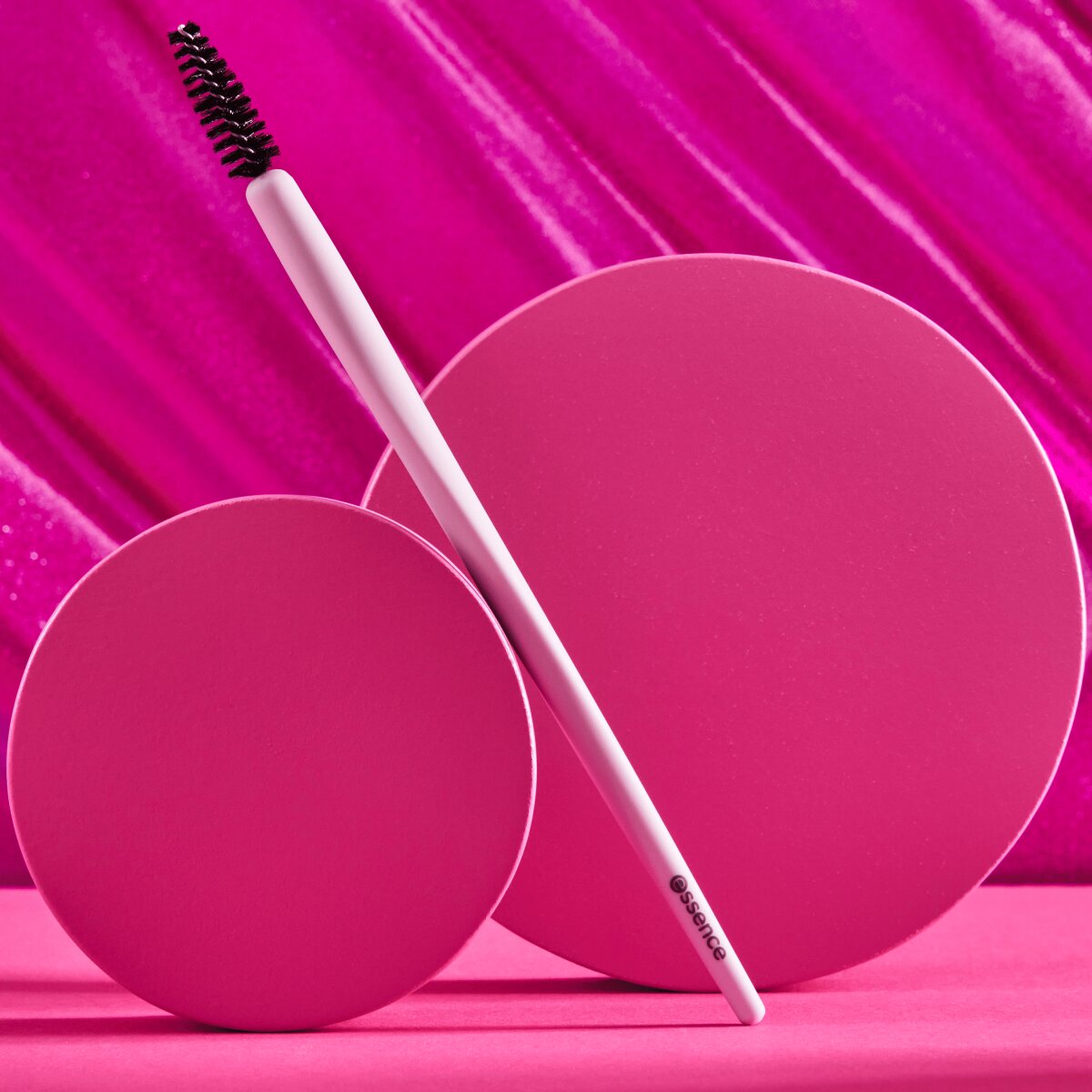 Essence Brow Spoolie 01