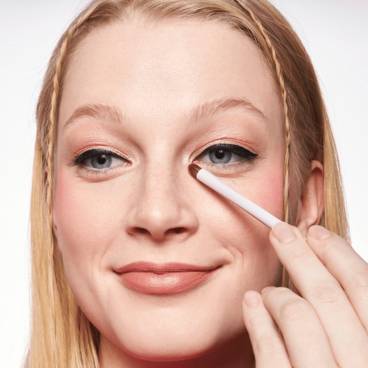 Essence Pencil Brush 01