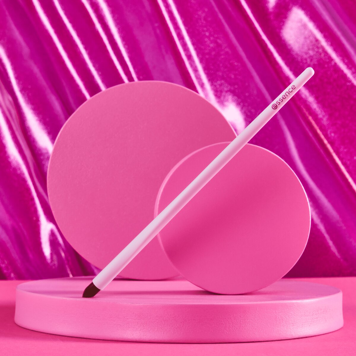 Essence Pencil Brush 01