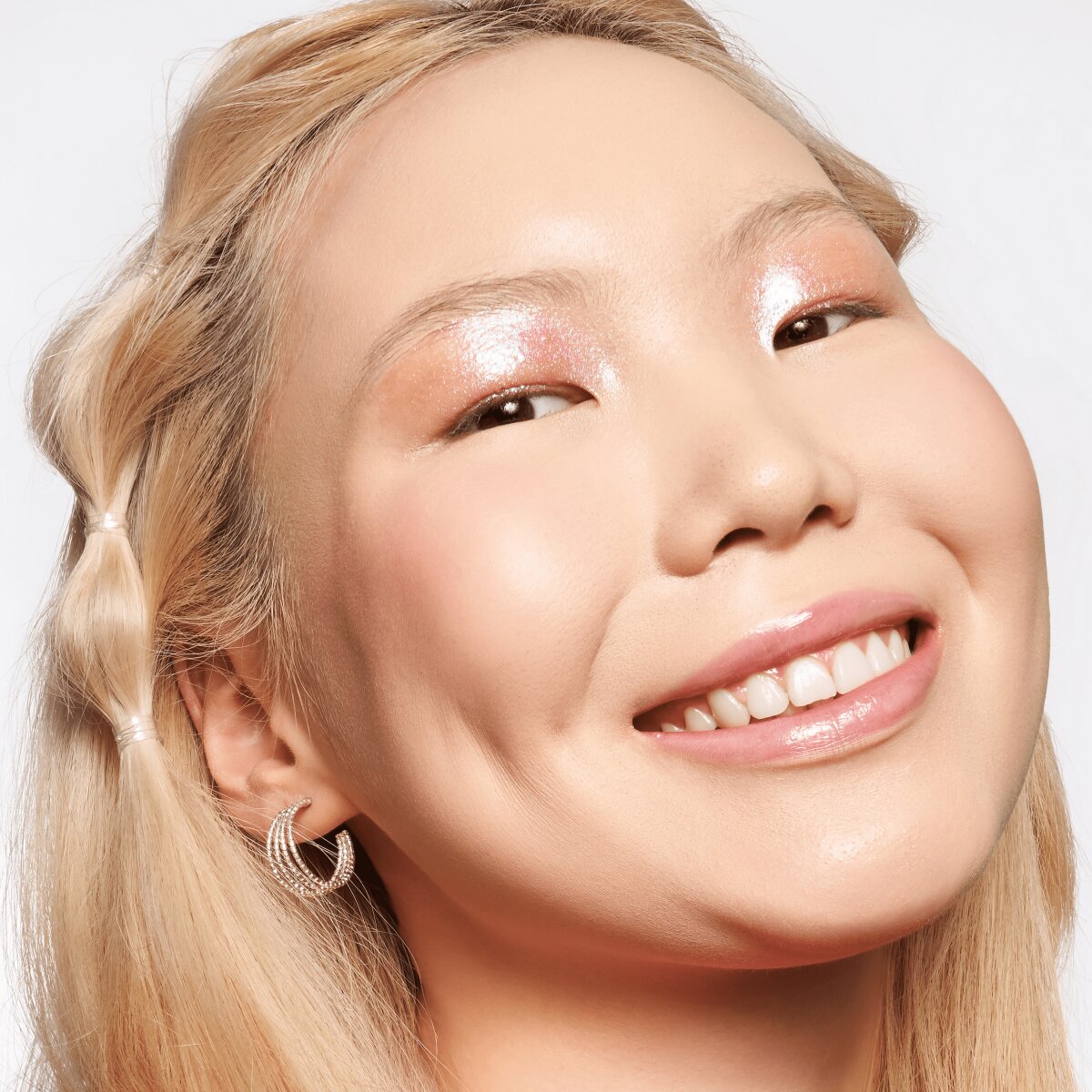 Essence Dewy Eye Gloss Liquid Shadow 02