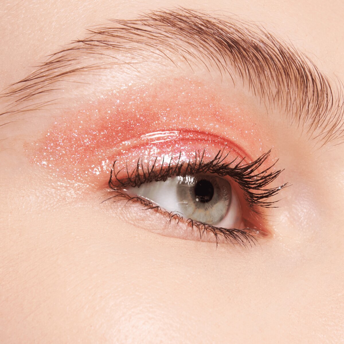 Essence Dewy Eye Gloss Liquid Shadow 02