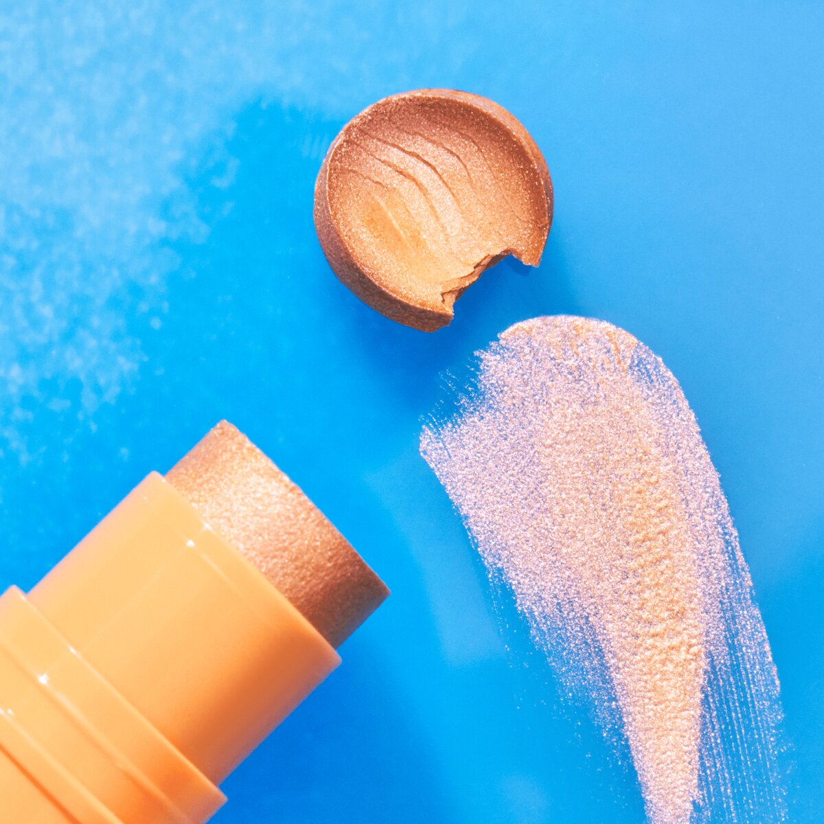 Essence Baby Got Holo Glow Highlighter Stick 10