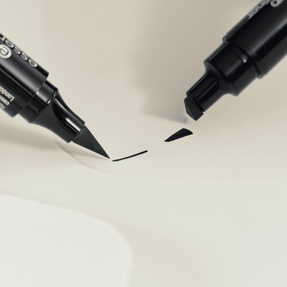 Essence Quick Wing! Stamp Eyeliner 01