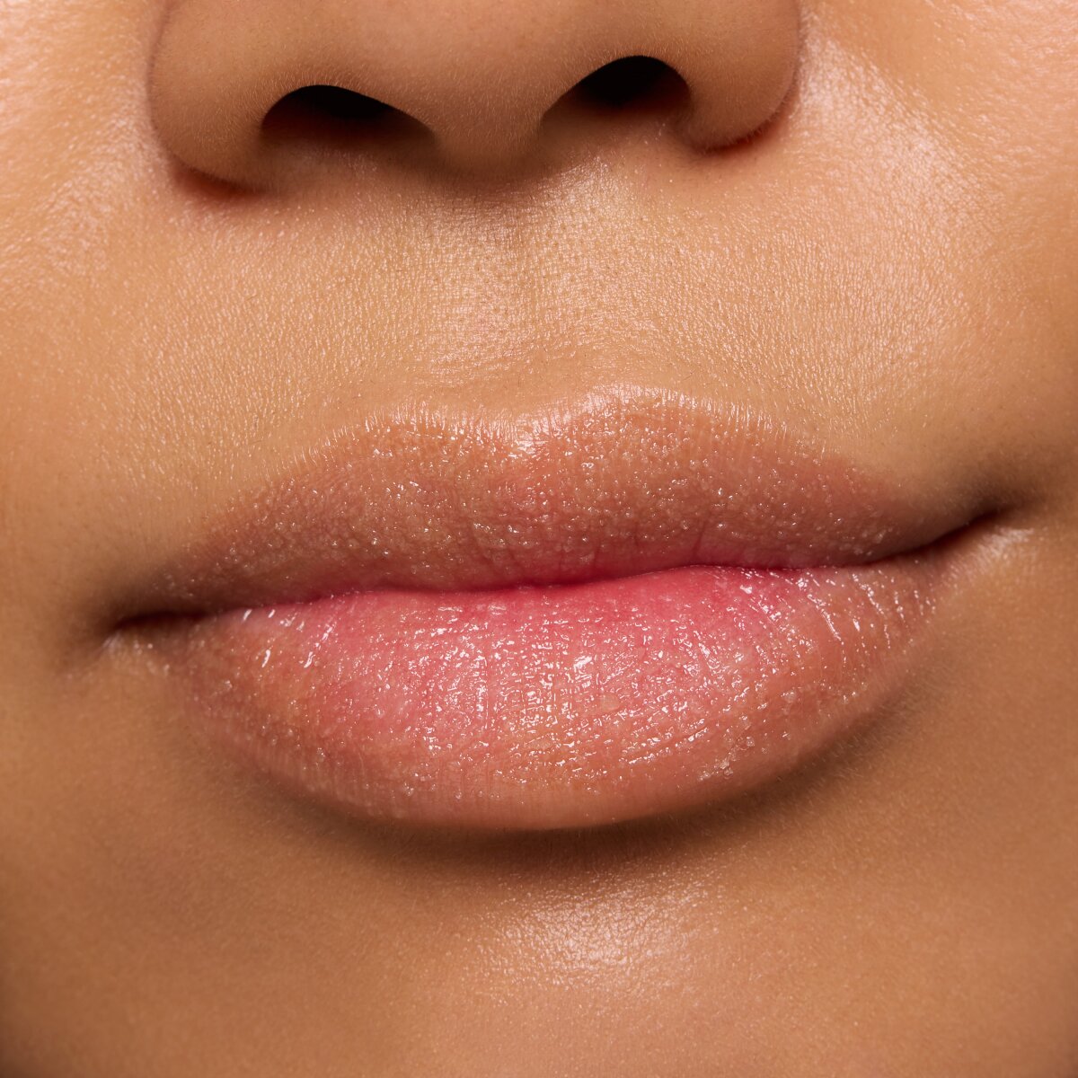 Essence Lip Care Sugar Scrub 02