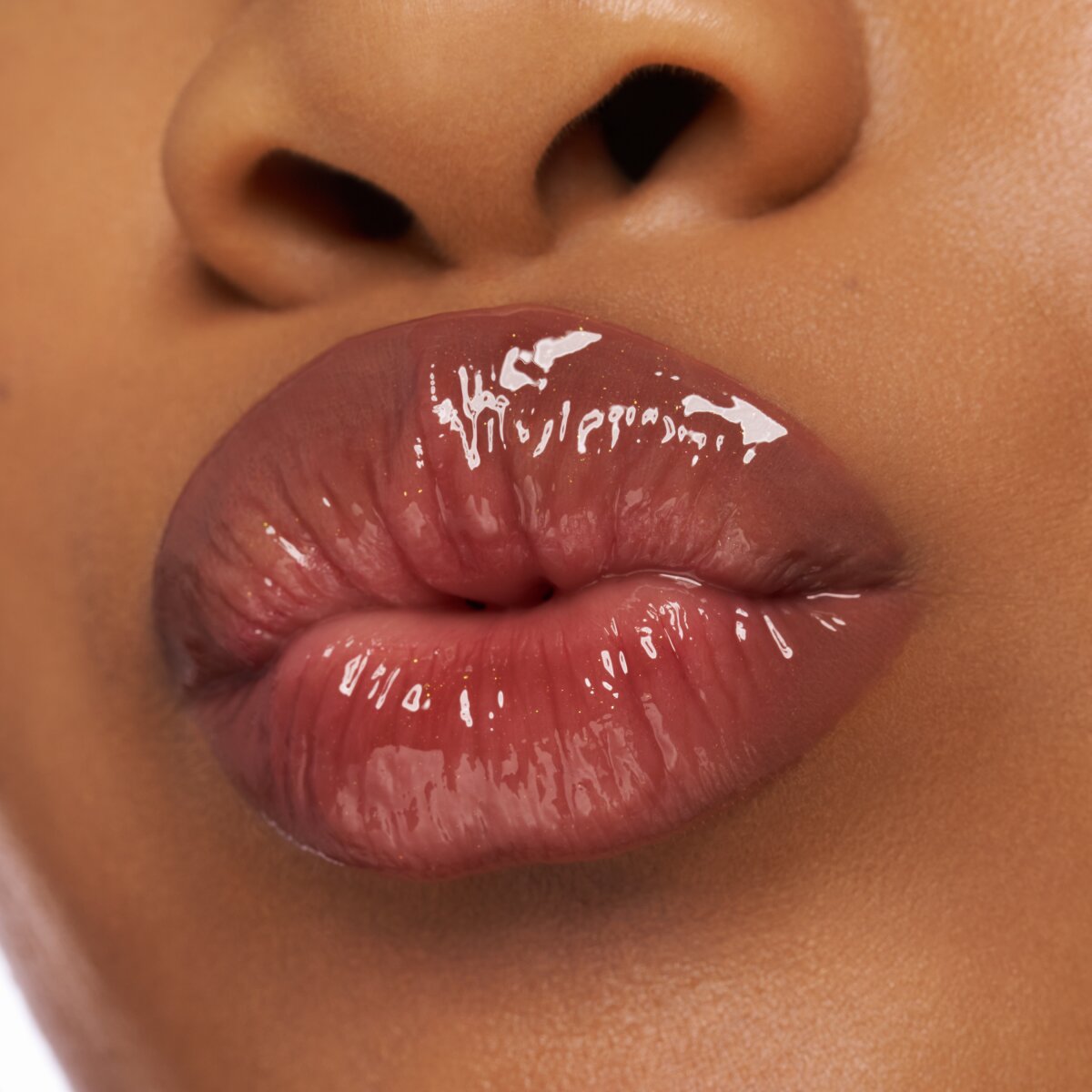 essence Choco Bomb Shiny Lipgloss 01