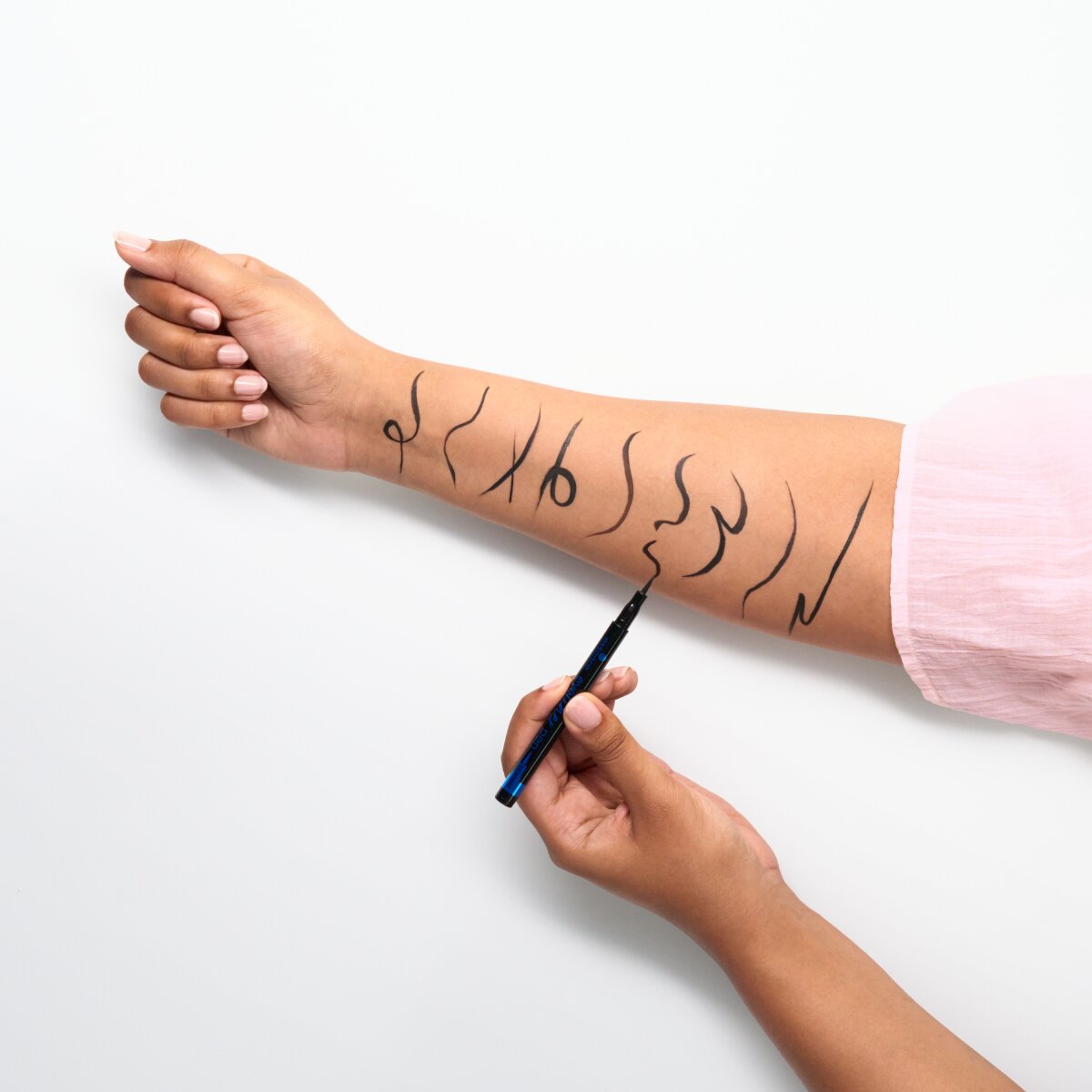 Essence Eyeliner Pen Waterproof 01
