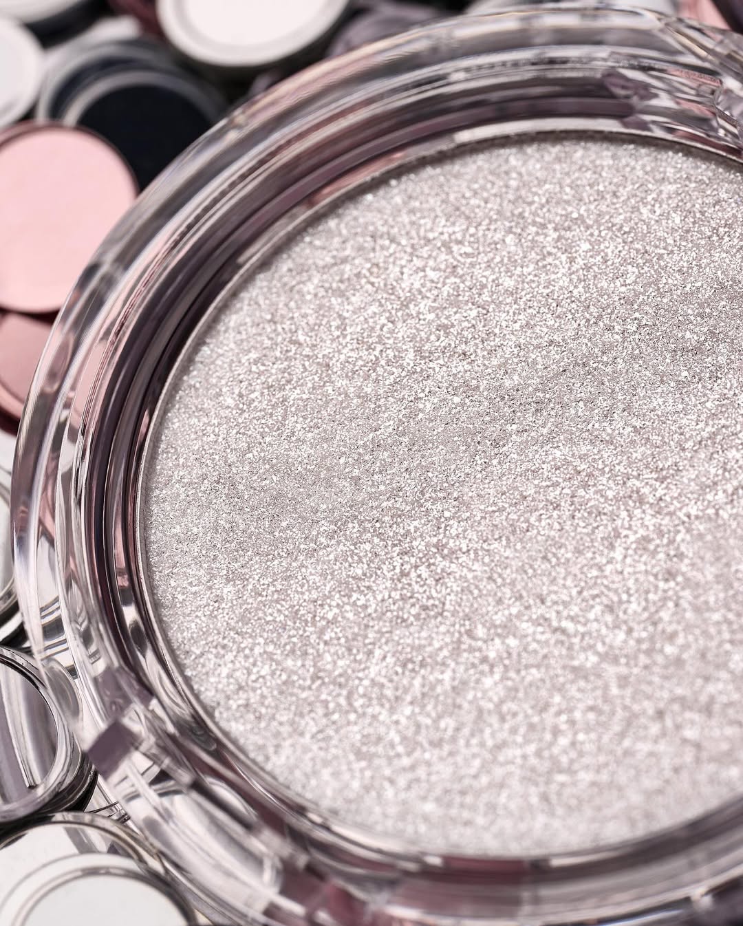 Essence My Heart Beats Disco Glitter Highlighter 01 It&