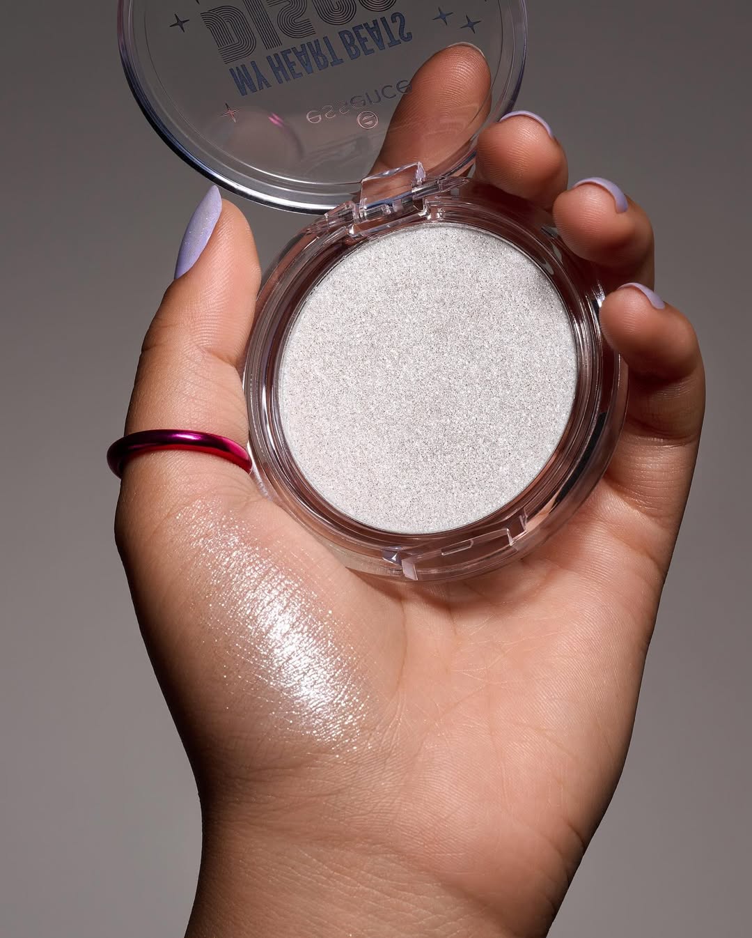 Essence My Heart Beats Disco Glitter Highlighter 01 It&
