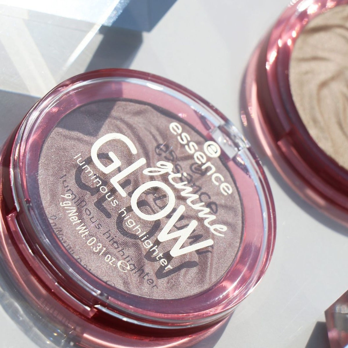 Essence Gimme Glow Luminous Highlighter