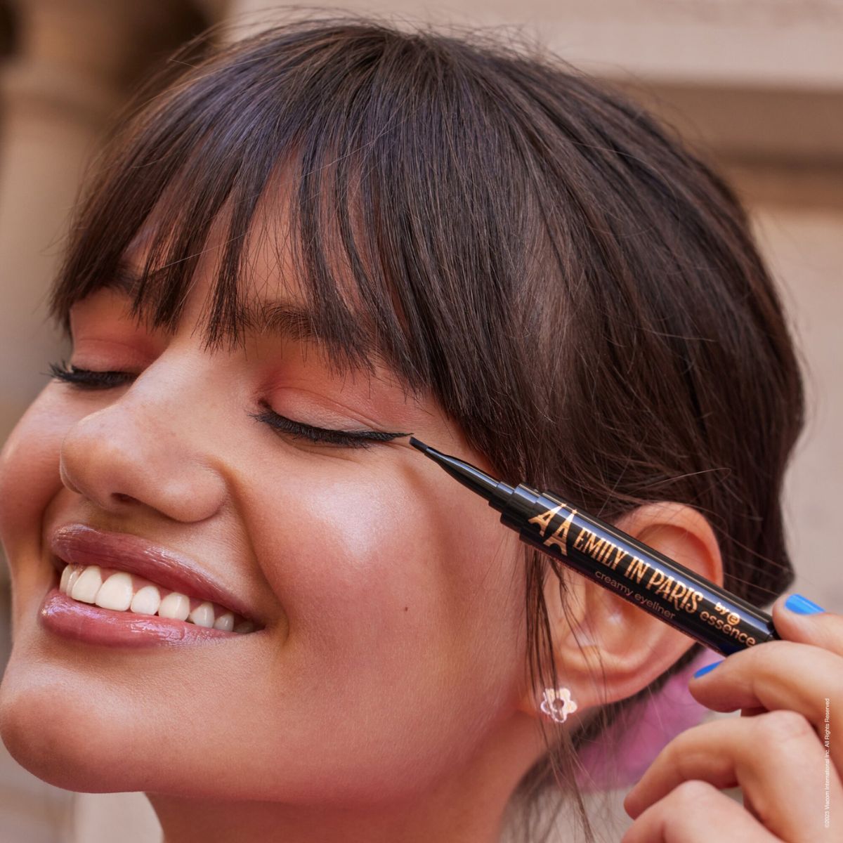 essence EMILY IN PARIS By essence Creamy Eyeliner 01
