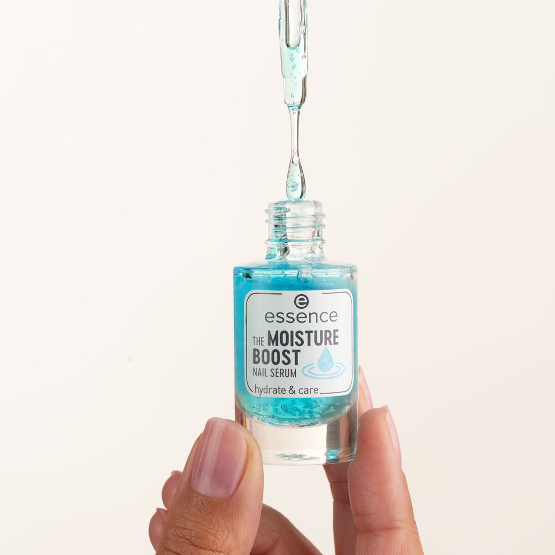 Essence The Moisture Boost Nail Serum