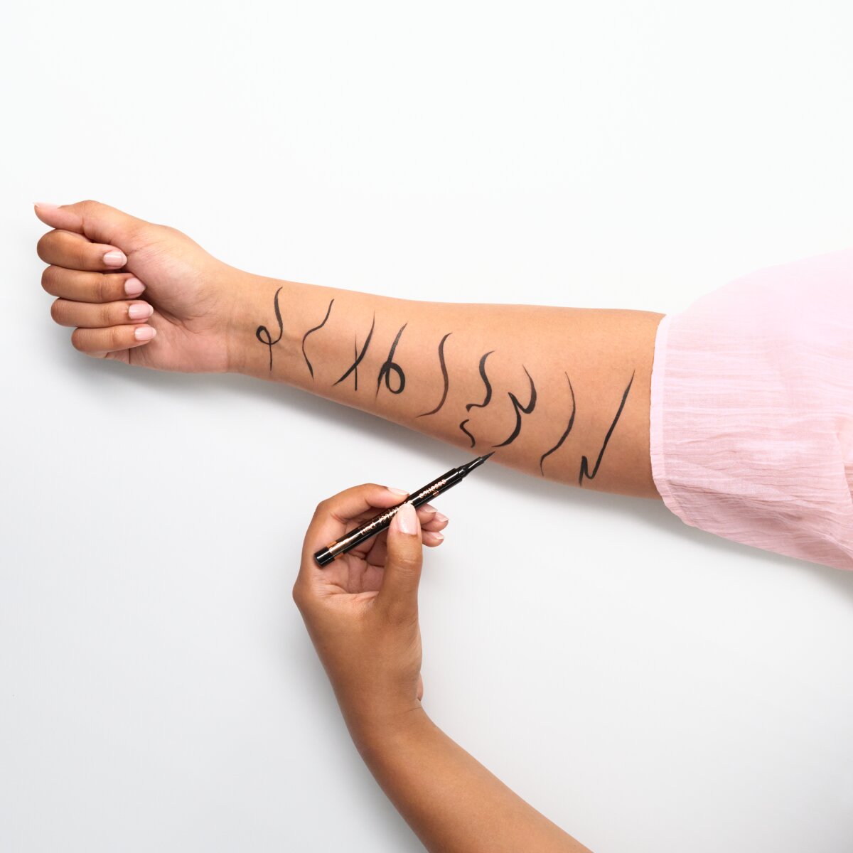 Essence Eyeliner Pen Extra Long-Lasting 010