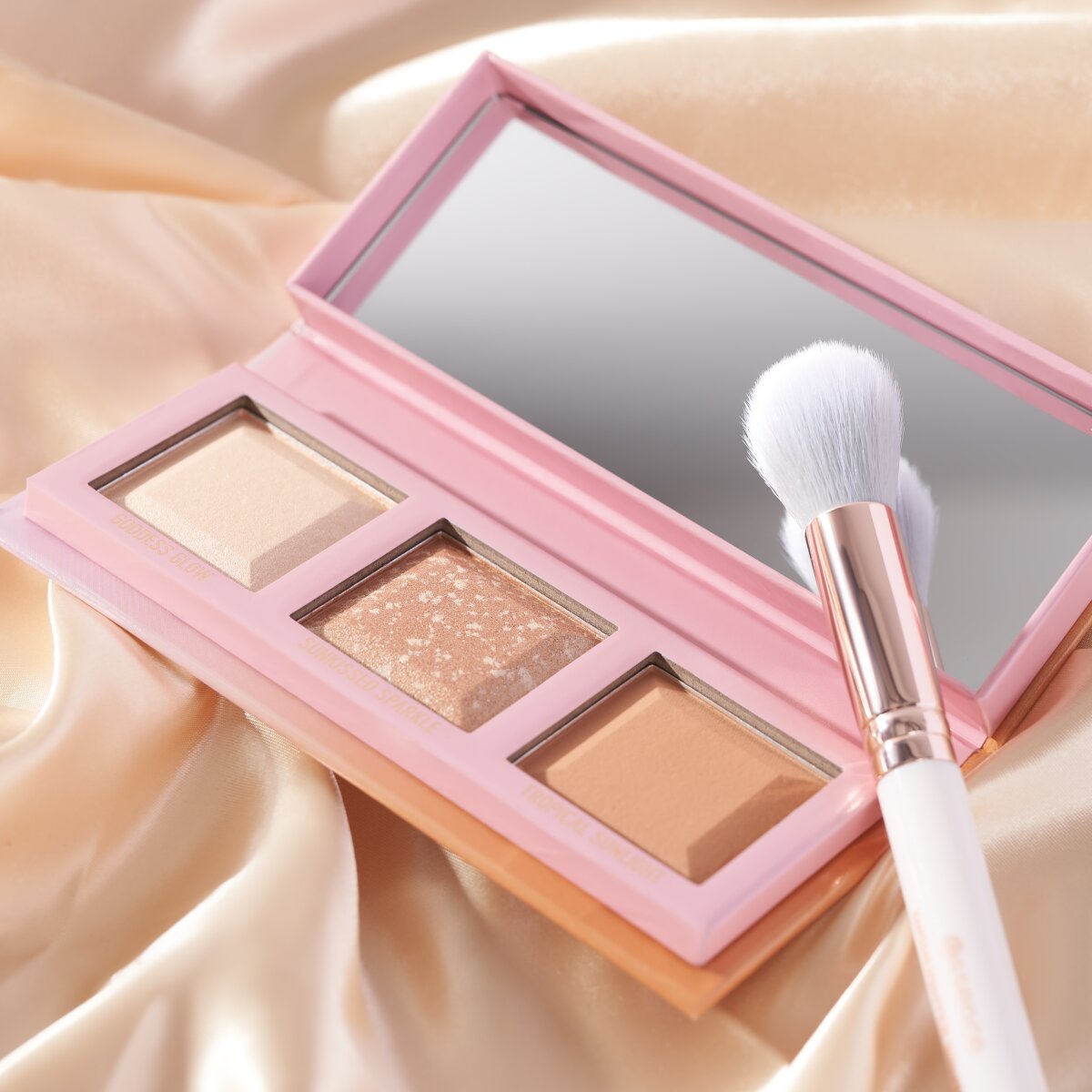 Essence Love That Glow &amp; Bronze Palette