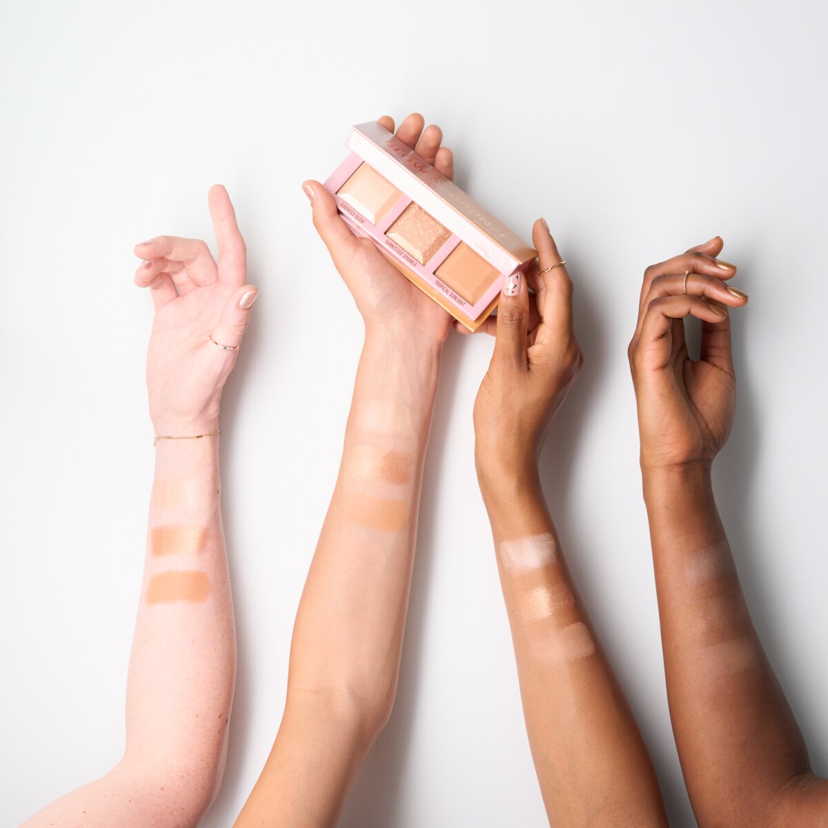 Essence Love That Glow &amp; Bronze Palette