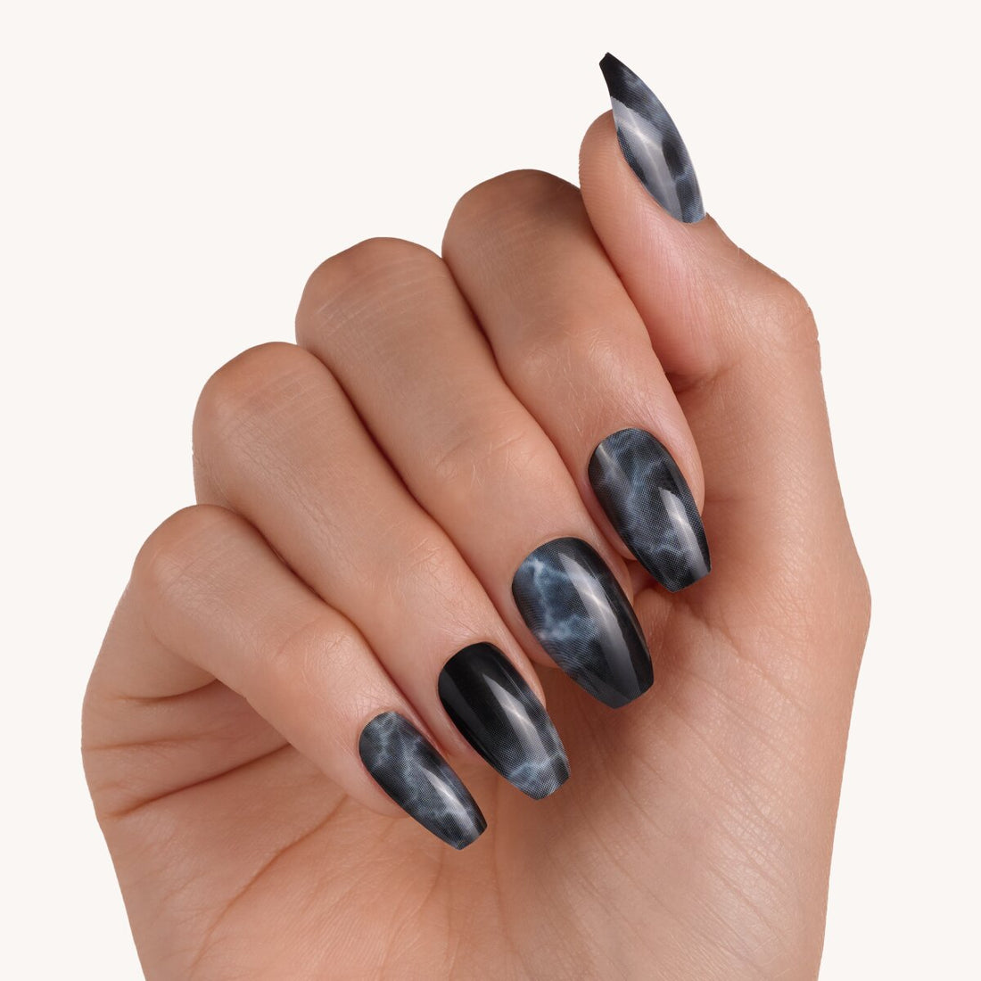 Essence Nails in Style 17