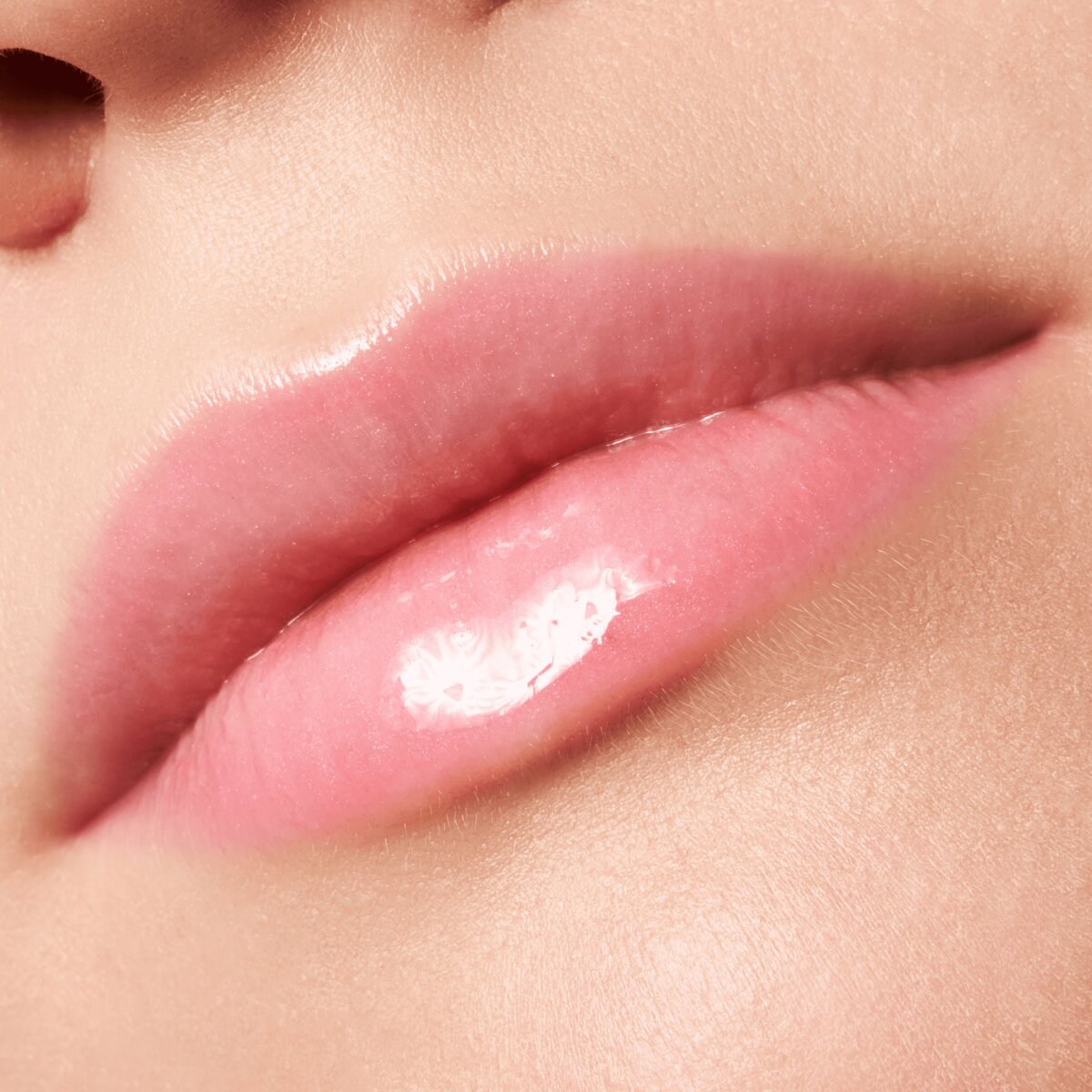 Essence The Super Balm Glossy Lip Treatment 01