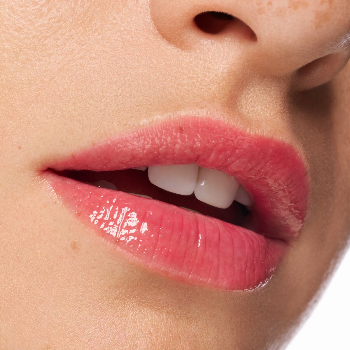 essence Chili Bomb Shiny Lipgloss 01