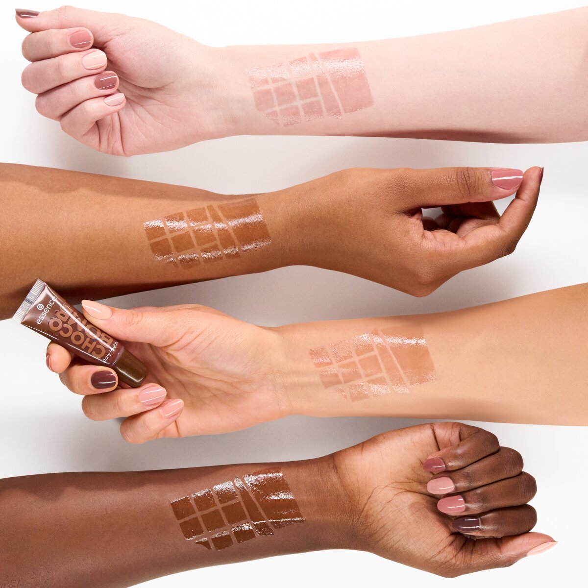 essence Choco Bomb Shiny Lipgloss 01