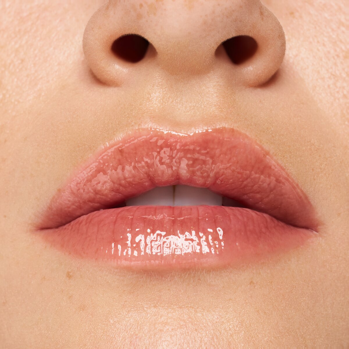 essence Choco Bomb Shiny Lipgloss 01