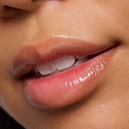 Essence The Super Peptide Glossy Lip Treatment 01